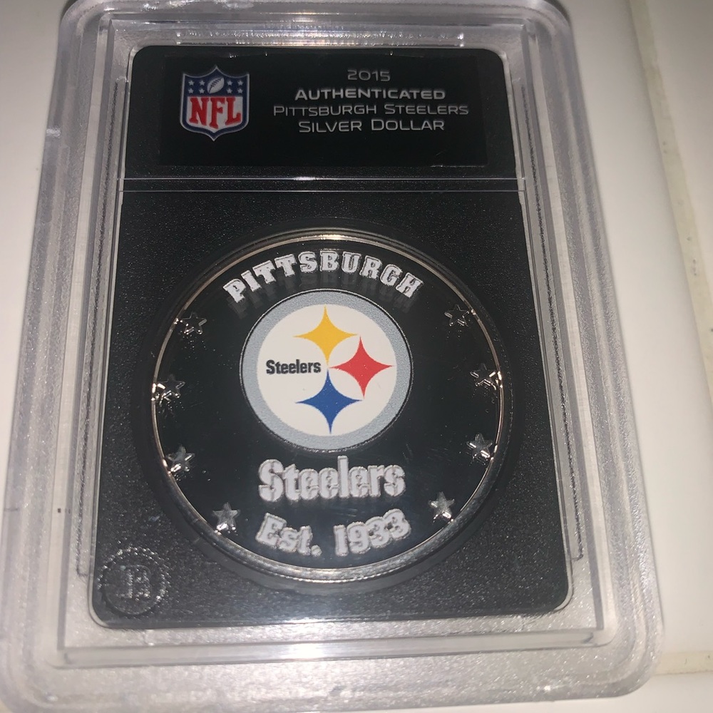 Pittsburgh Steelers-2015 AUTHENTICATED PITTSBURGH STEELERS SILVER DOLLAR COIN.